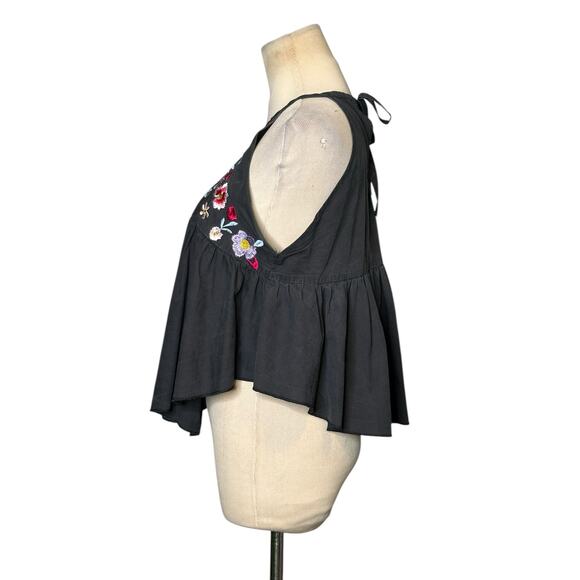 Shein charcoal Floral Embroidered Halter flowy top size Medium - Picture 7 of 13